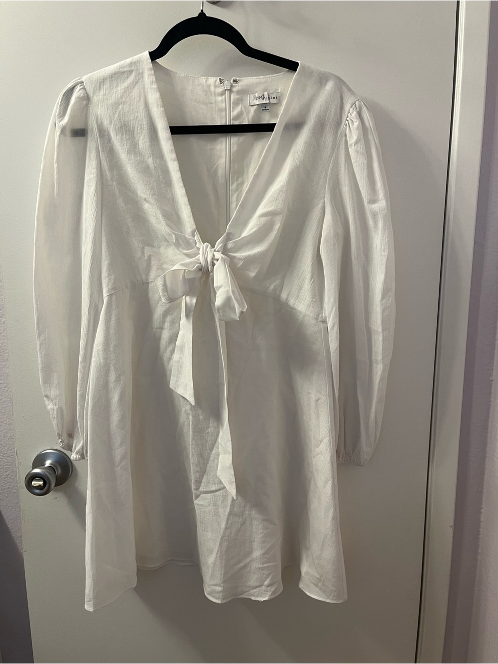 Gianni Bini White V-Neck Dress with Back Zip PTP 17/L 32